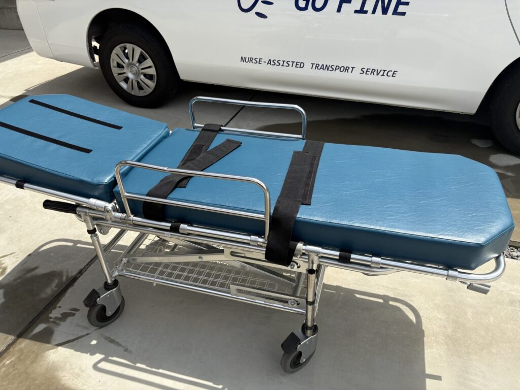 ストレッチャー
徳島県　介護タクシー　GO FINE